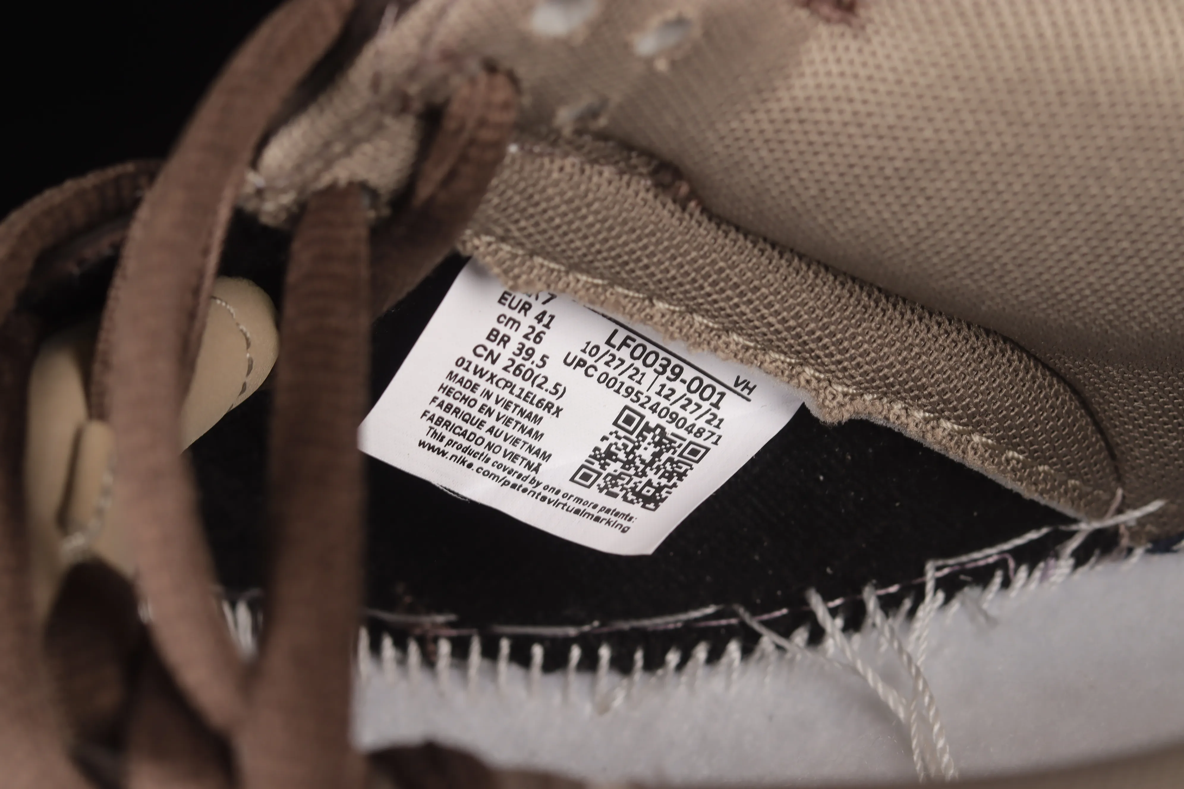 All Categories Nk SB Dunk Series Nk SB Dunk Low Low-top sneakers F version Otomo Katsuhiro x NK SB Dunk Low "Steamboy OST" Otomo Katsuhiro co-branded SB low-top sports and leisure sneakers LF0039-001